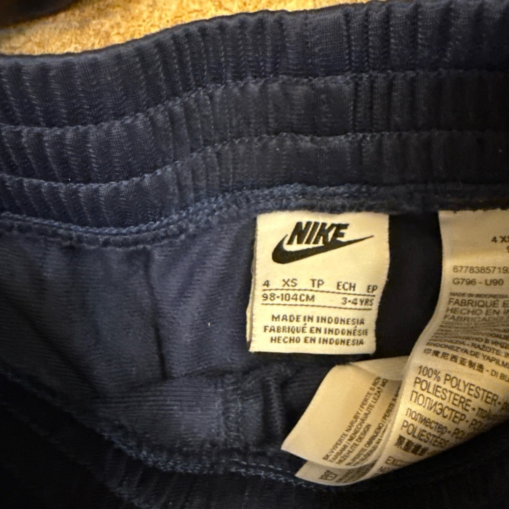 Nike Kids Navy and White Jogger Set - Picture 4 of 5